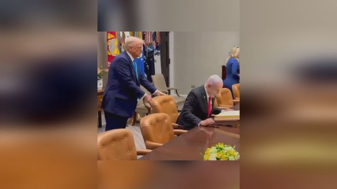 特朗普再次为内塔尼亚胡推椅子，美以关系的微妙互动