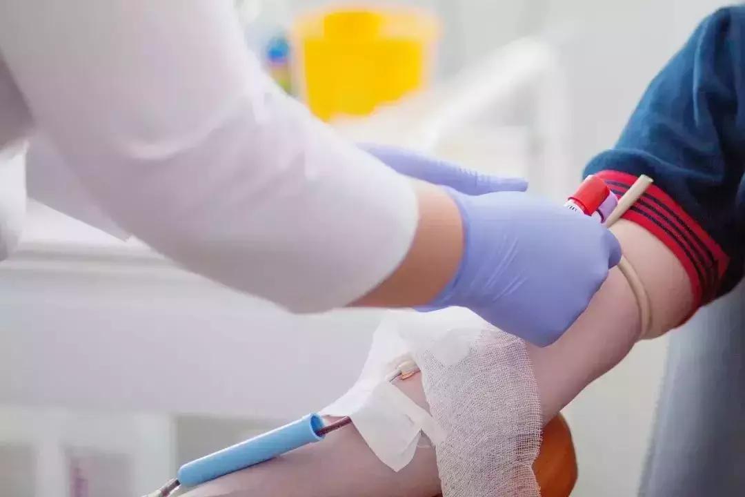一位敬业医生的生命赞歌，手术室里的英雄，休息中的遗憾