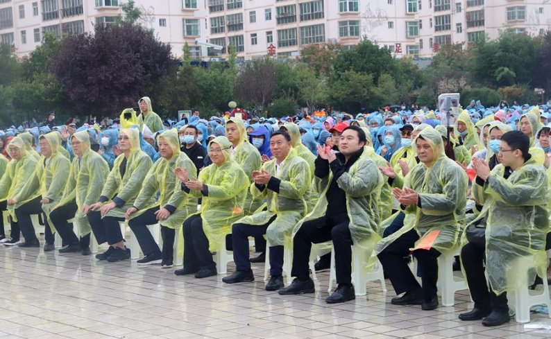 韩团寺庙慰问演出，照亮囚犯心灵之光