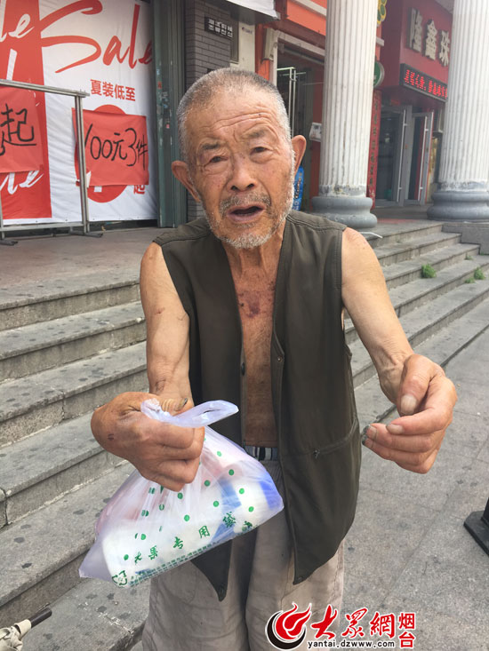 青岛一大爷靠脸火爆全网，魅力大叔的网红之路