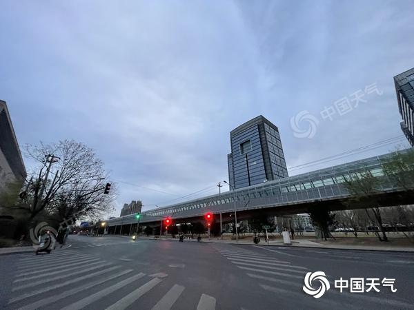 北京，风力达9级时地面轨道交通应停运