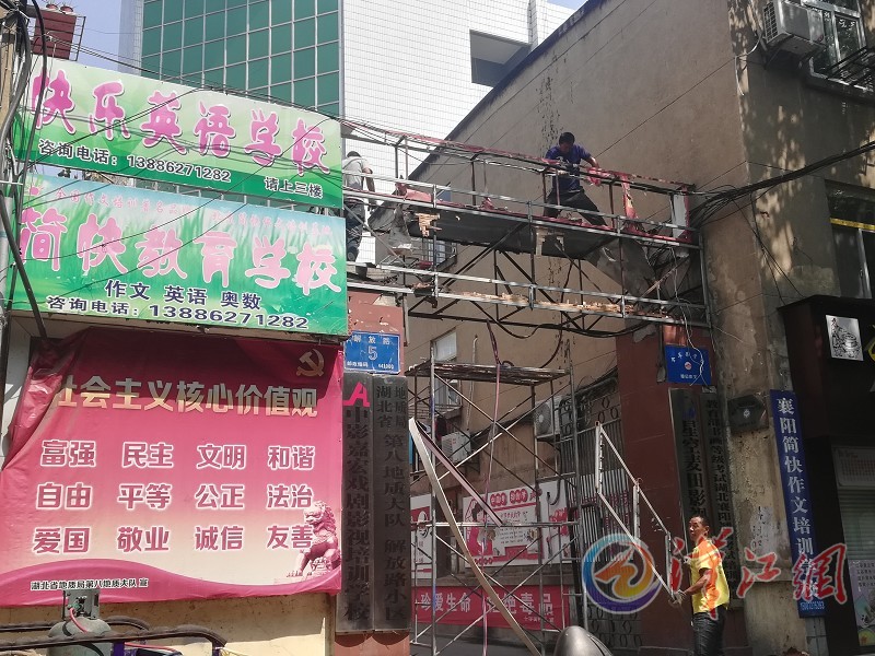 调查招牌改绿又改红，背后的故事与思考