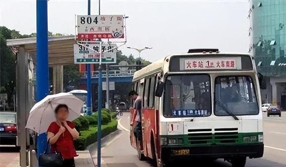 探索城市脉络，202路公交车线之旅