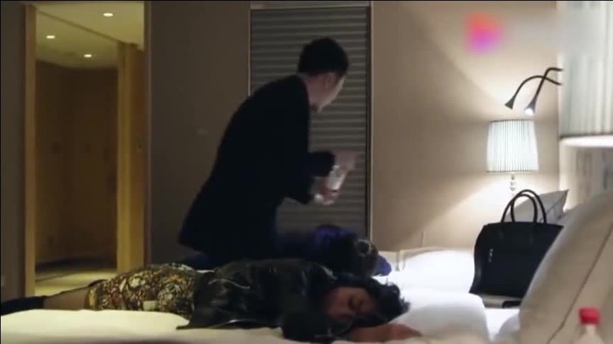 住酒店遭醉酒男敲门，惊魂之夜令人难忘