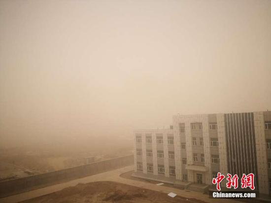 内蒙古遭遇强沙尘大风，恶劣天气下的挑战与应对