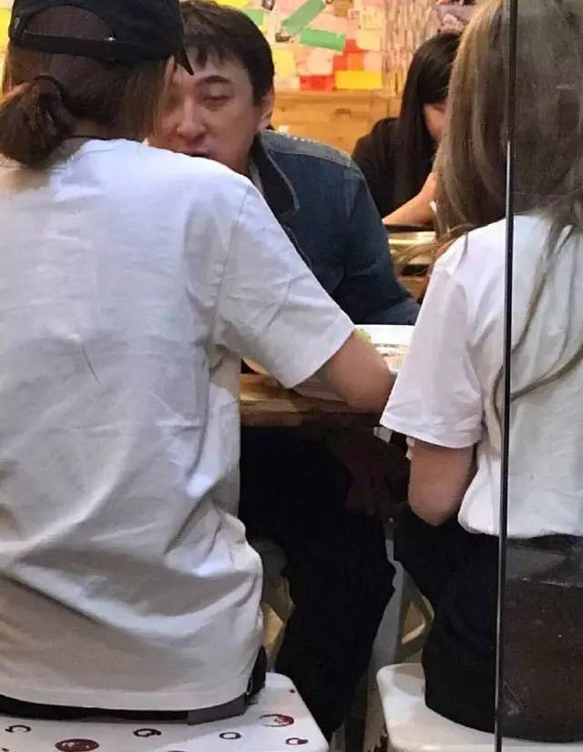 王思聪频繁现身平价餐馆背后的故事