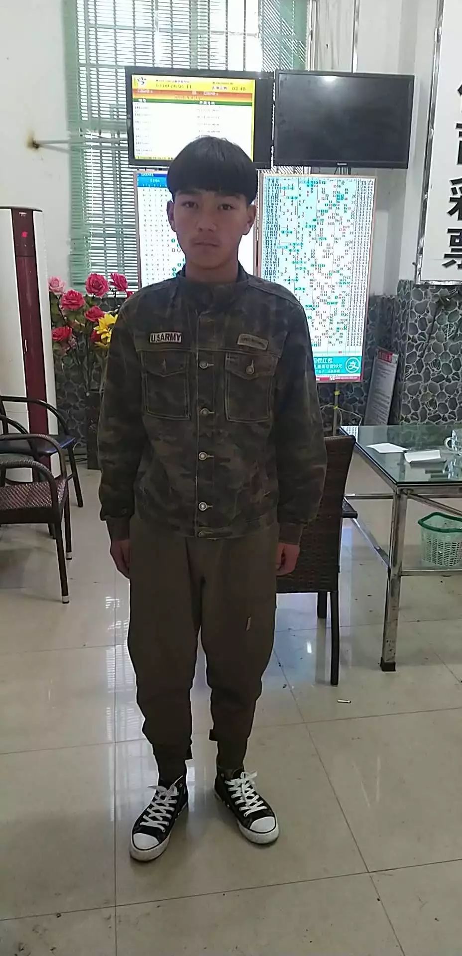 二级演员公款旅游被撤职，公众眼中的警示事件