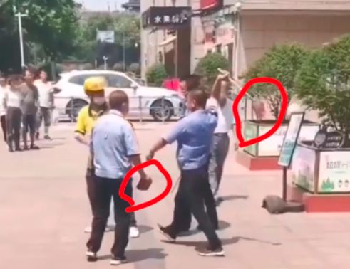 震惊！三名保安暴力对待外卖员事件引发社会热议
