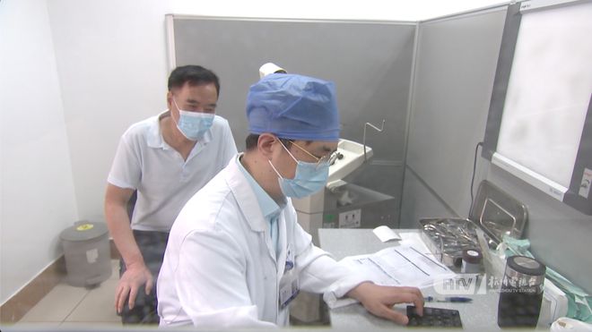 女子嗓子疼从就医到去世仅10分钟，悲剧背后的警示与反思