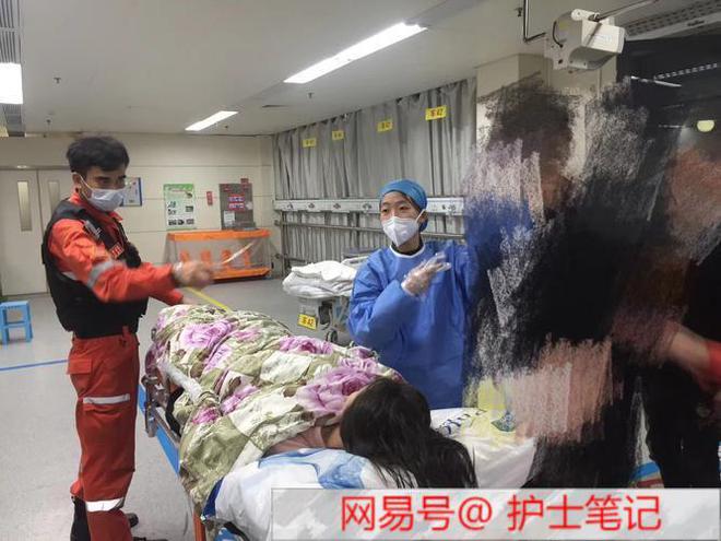 女子嗓子疼从就医到去世仅10分钟，悲剧背后的警示与反思