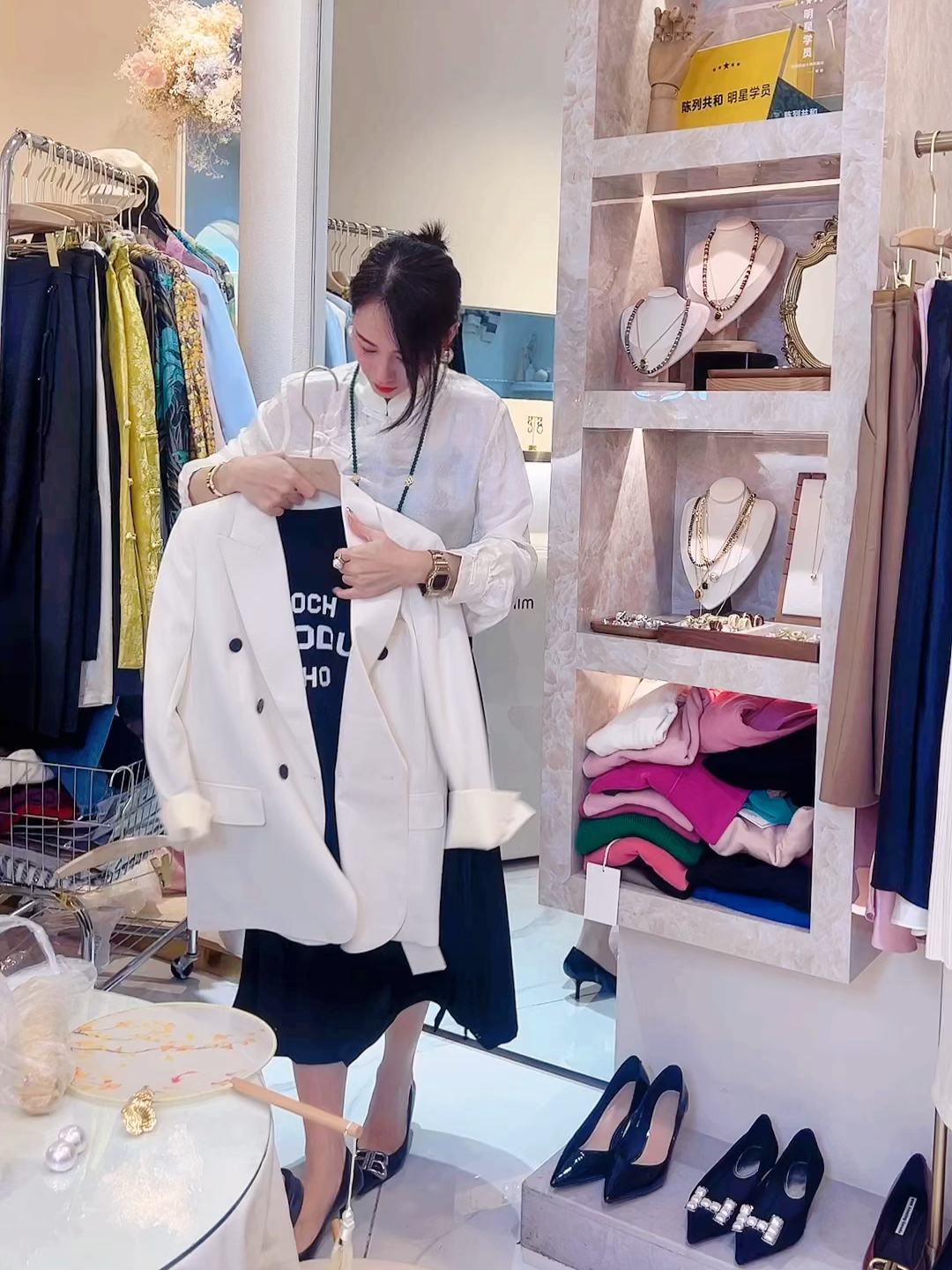店主解释为何女装越做越小