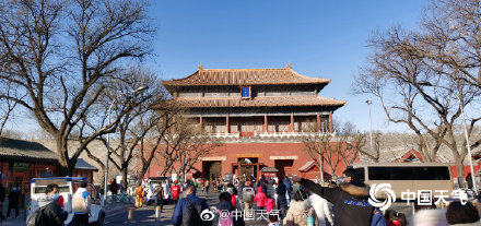 网友展示大风前天坛公园的绝美瞬间