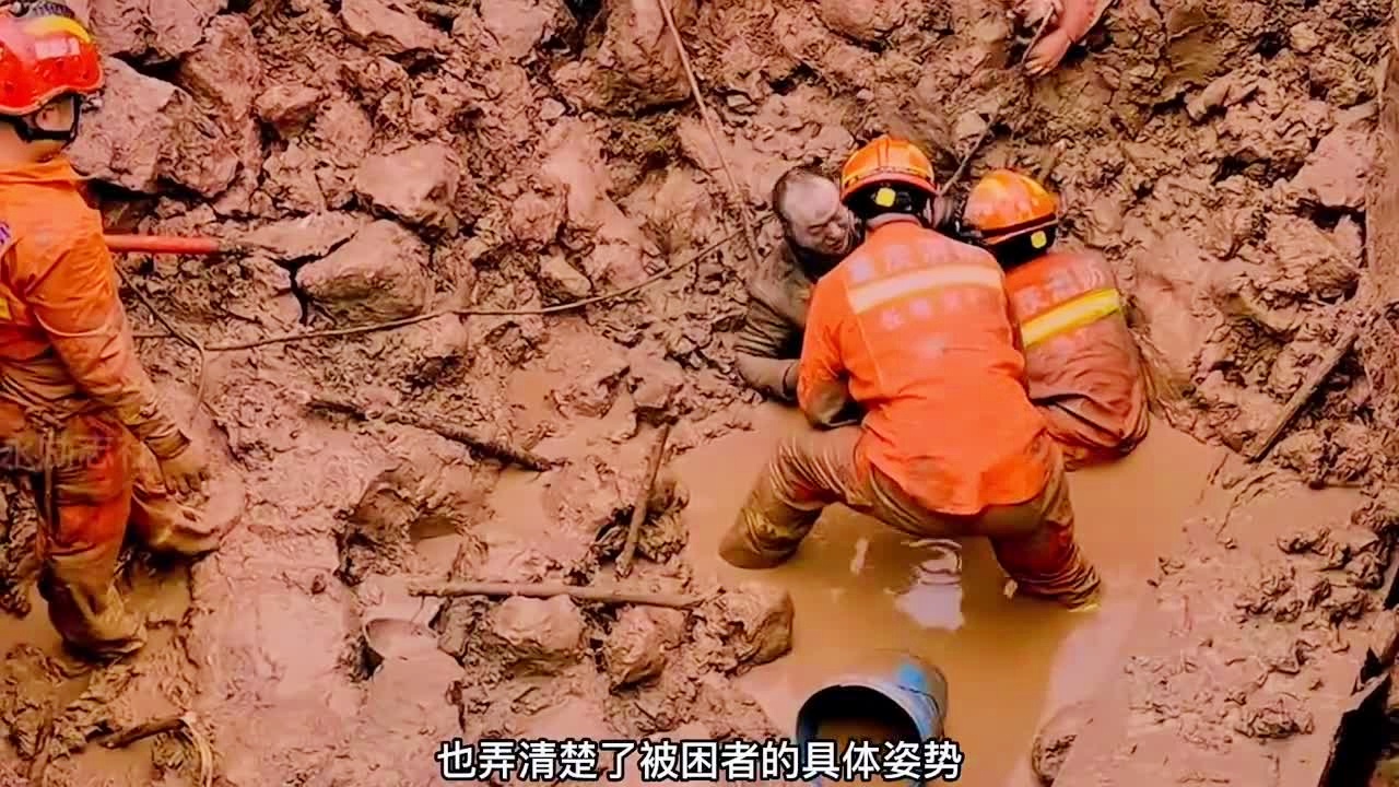 英勇救援！男子为救自家大鹅陷入困境，被困深坑十五米