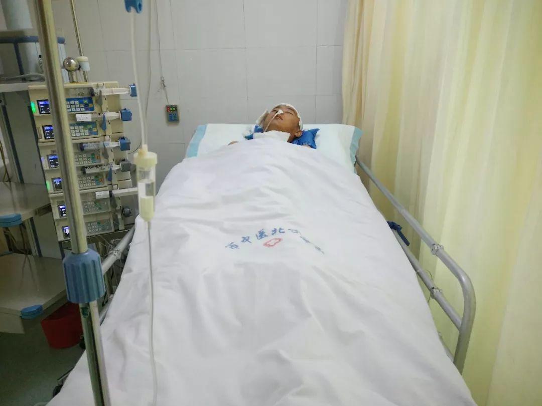 男孩昏迷图背后的故事