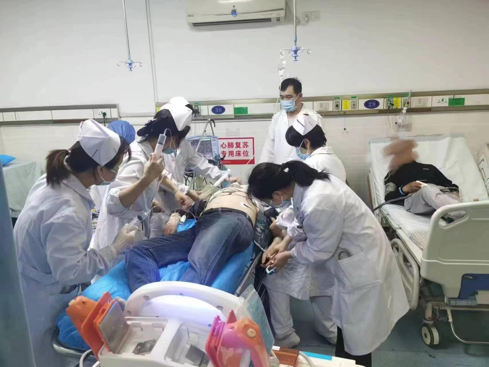男孩昏迷图背后的故事