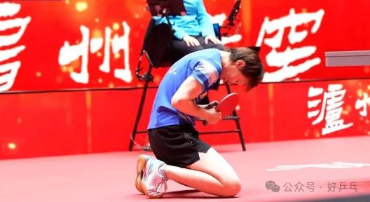 张本美和赛后采访盛赞王曼昱，乒坛新星之间的敬佩与竞技精神