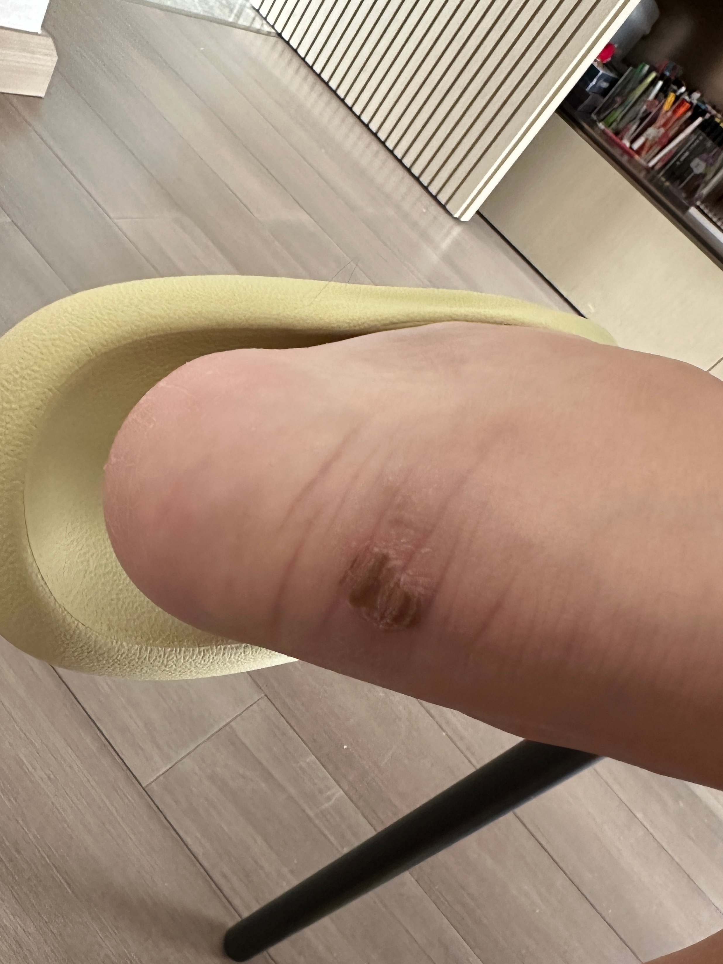 女生说鞋子磨脚，幽默回复指南