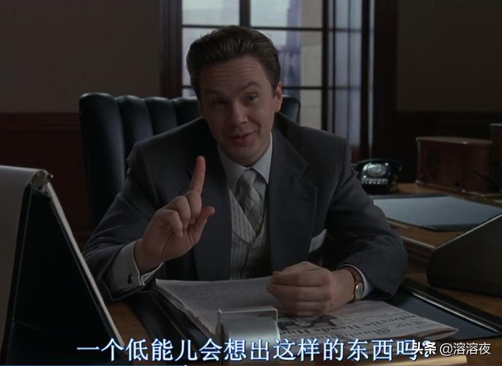 男子转呼啦圈差点把自己转摔倒，惊现搞笑瞬间！