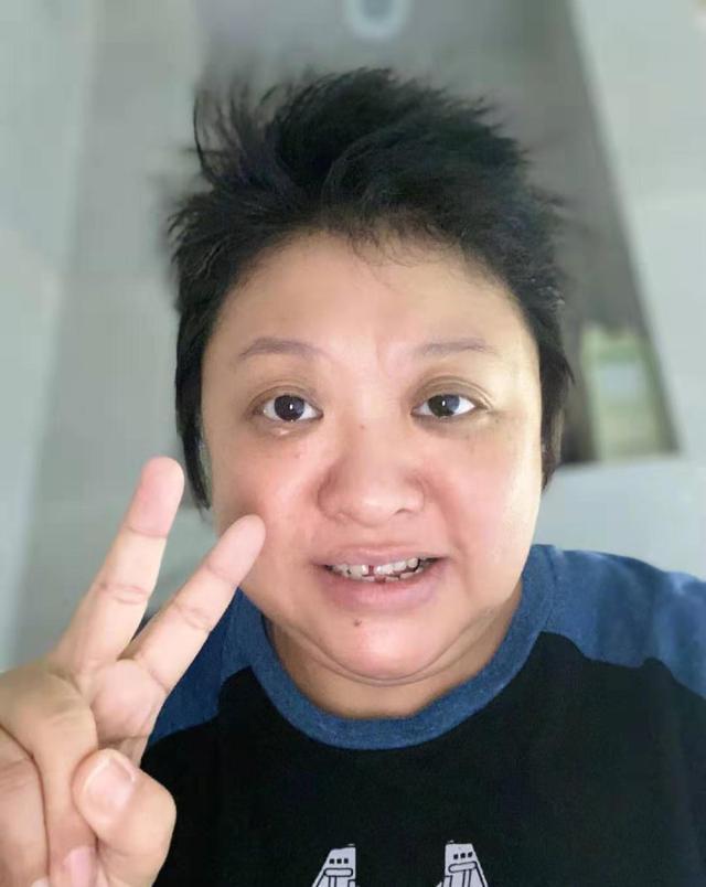 交警拉扯电动车驾驶员致两人摔倒事件分析