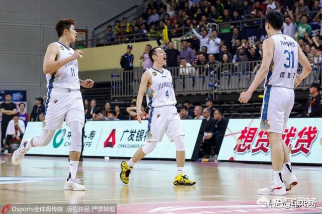 山西男篮强势晋级四强，3-0横扫广东，展现无与伦比的实力