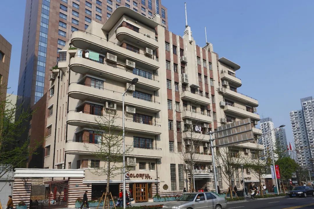 上海部分旧改老建筑遭博主擅闯打卡——城市记忆与尊重的探讨