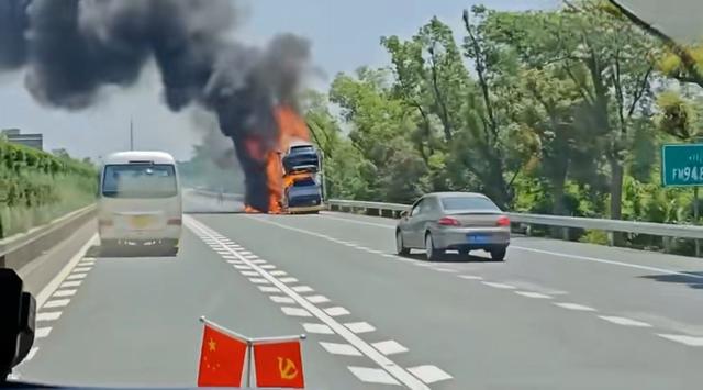 半挂车高速起火致多辆问界车被烧事件分析