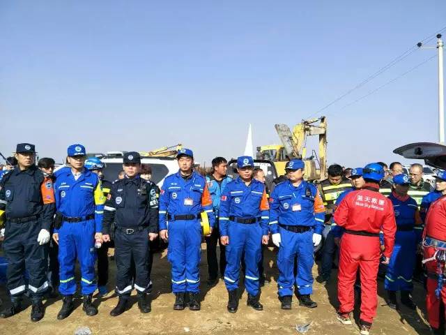 下40米深井救人女辅警破格晋级，英勇事迹背后的力量与荣耀