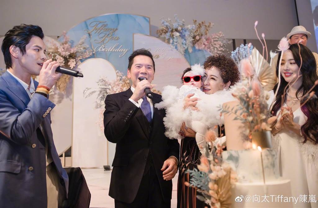 石凯订婚宴正面照曝光，揭秘浪漫瞬间背后的故事
