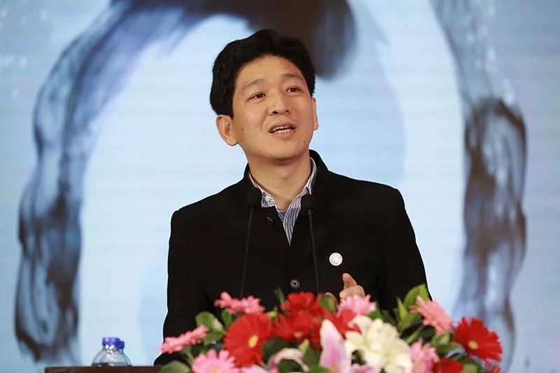 女子月入五万北漂十几年仅攒下十万，现代都市生活的反思与启示