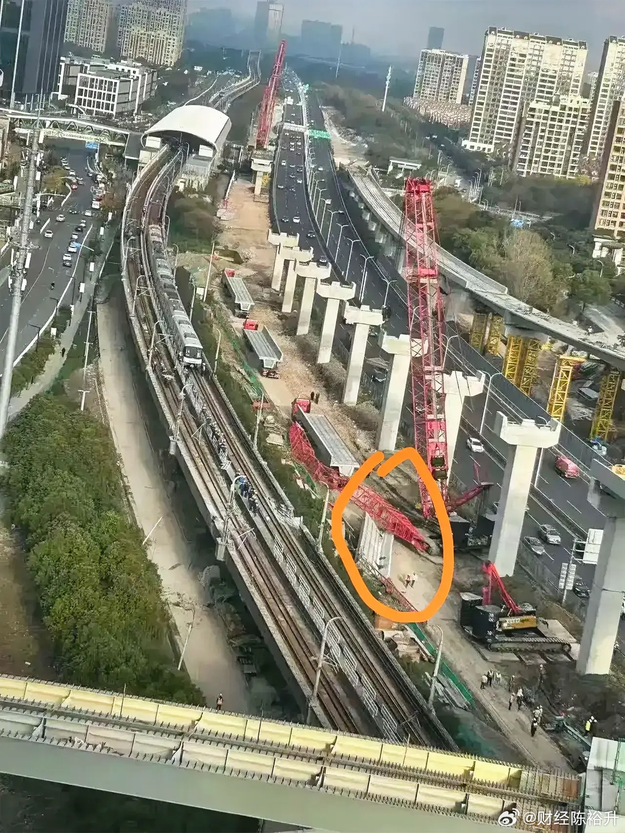 上海地铁乘客坠落站台事故深度解析