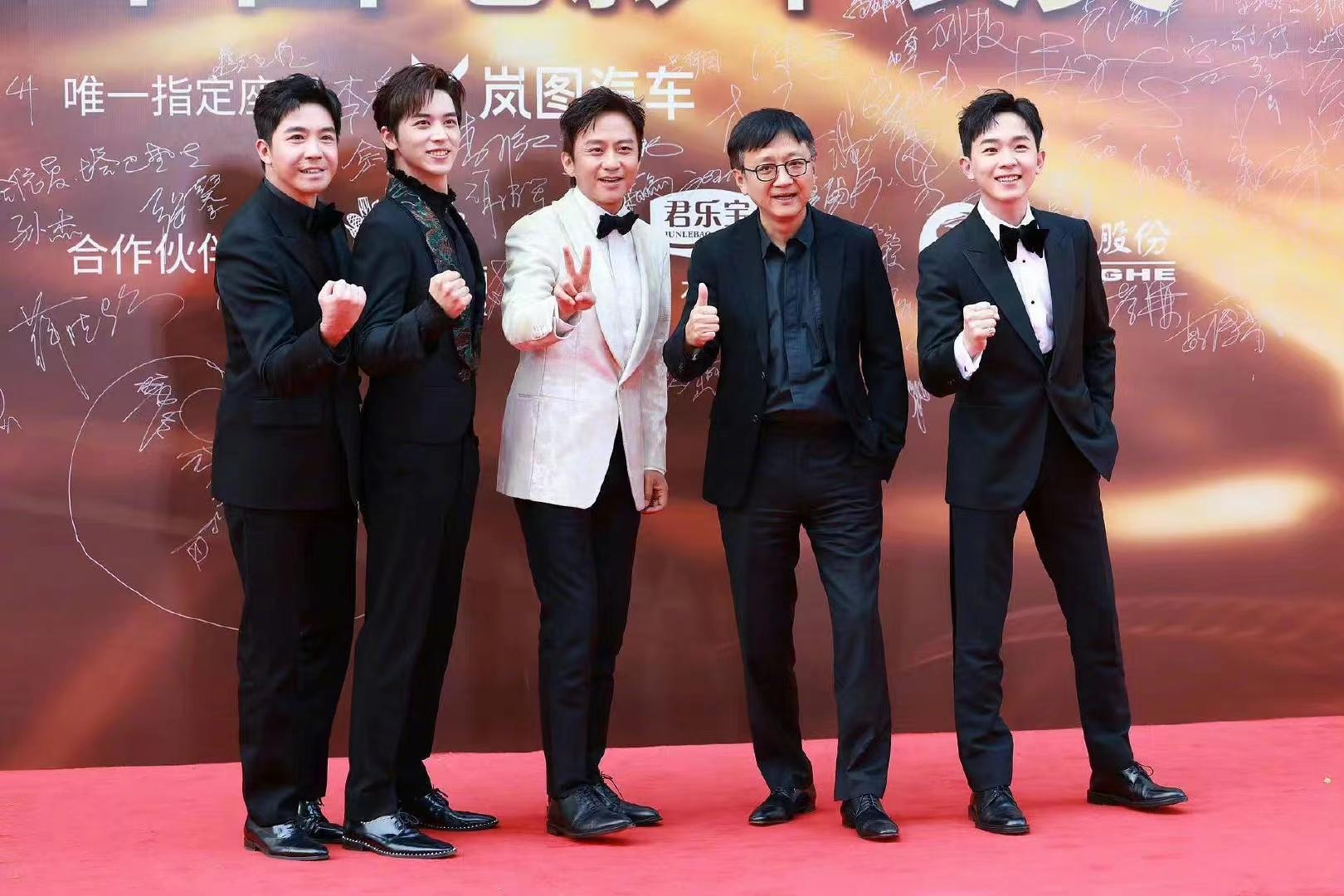 关晓彤亮相华表奖造型被嘲背后的故事