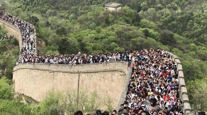 五一假期，景区人流涌动——各地景区人流图片纪实