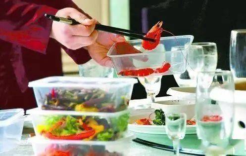 打包剩菜卫生吗？探究打包剩菜背后的卫生与健康问题