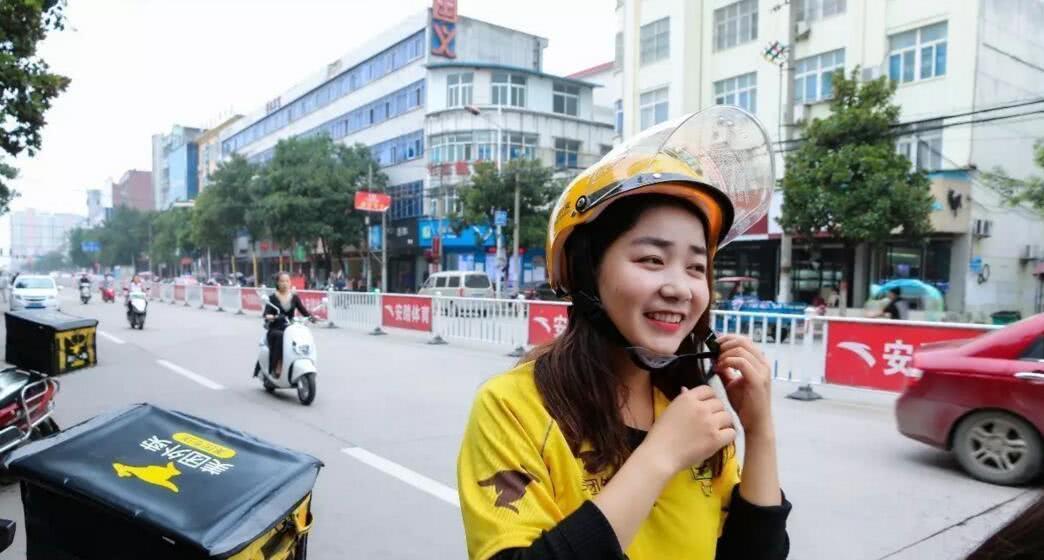 95后女生跑外卖，一天赚两三百背后的故事