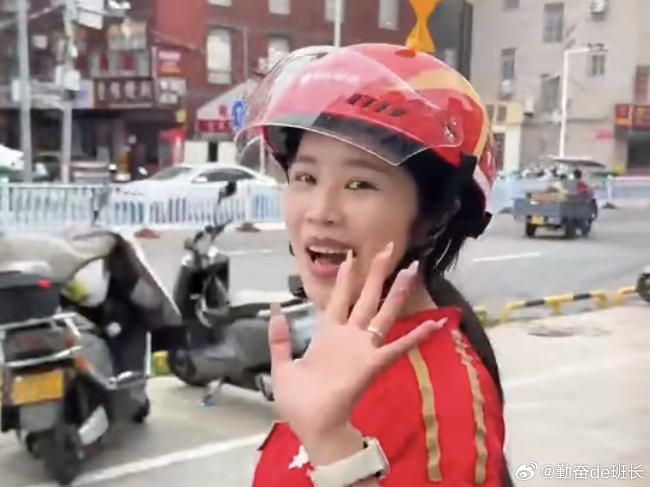 95后女生跑外卖，一天赚两三百背后的故事