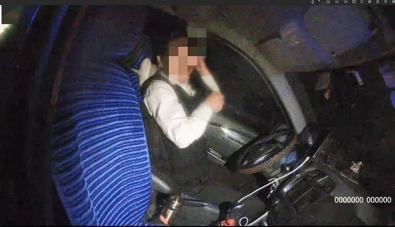 男子酒后开自动驾驶上高速，呼呼大睡引发社会关注