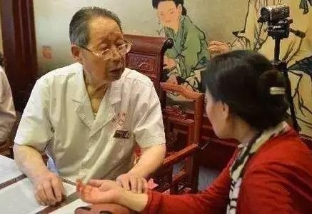 百岁中医太姥爷的推拿传承，跨越世代的健康祝福