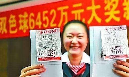 女子买彩票中得945万，淡定上班后才领奖