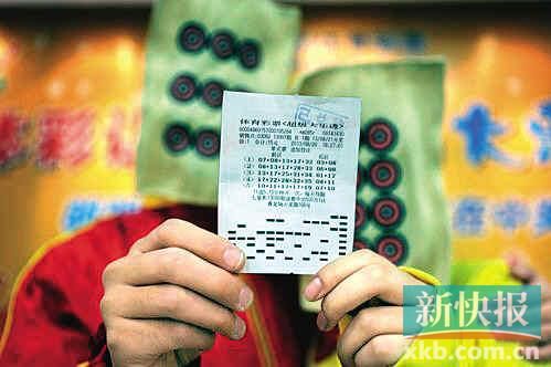 女子买彩票中得945万，淡定上班后才领奖