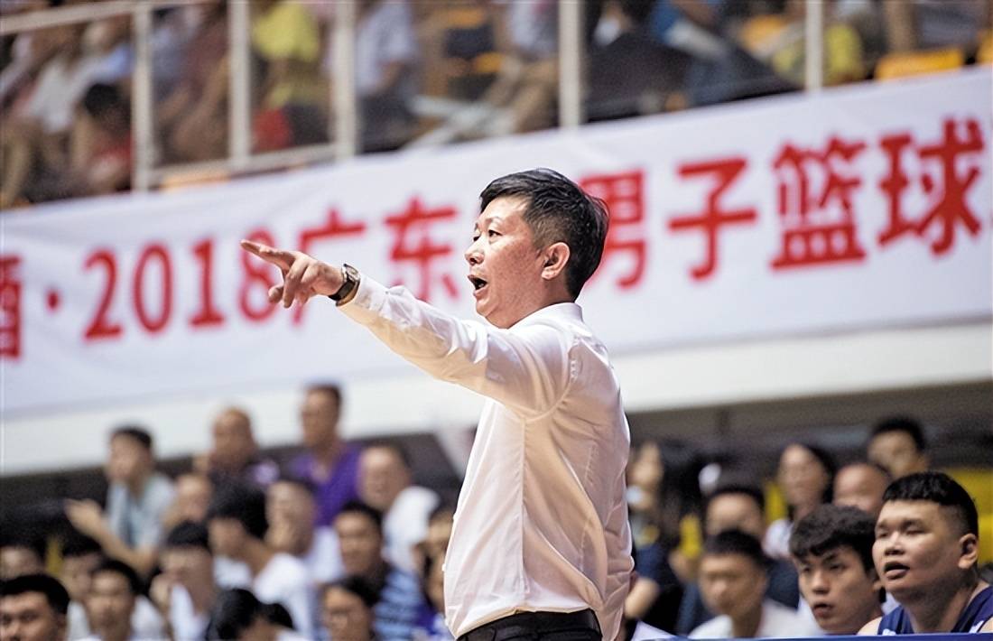 河南男篮主教练揭秘，引领球队走向辉煌的领航者