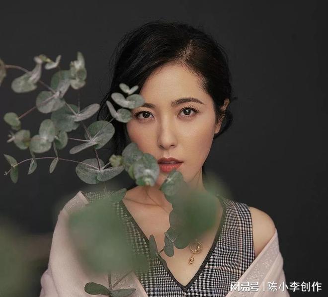 曾黎否认两百年美女，打破刻板印象，真实自我更重要