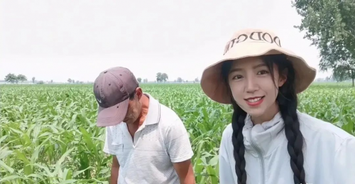 回乡之路，95后女孩为父辞职成网红的心路历程