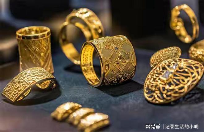 黄金饰品价格下跌，影响、趋势与应对策略