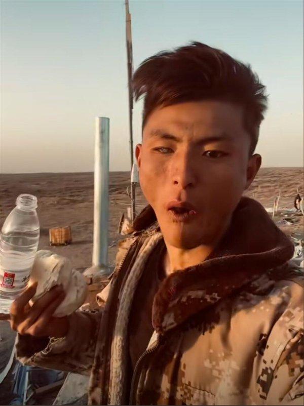 异瞳男生回应不到一个月涨粉200万，现象级网络魅力的揭秘