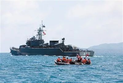 贵州游船侧翻事件，紧急救援进行中，生死未卜时刻牵动人心