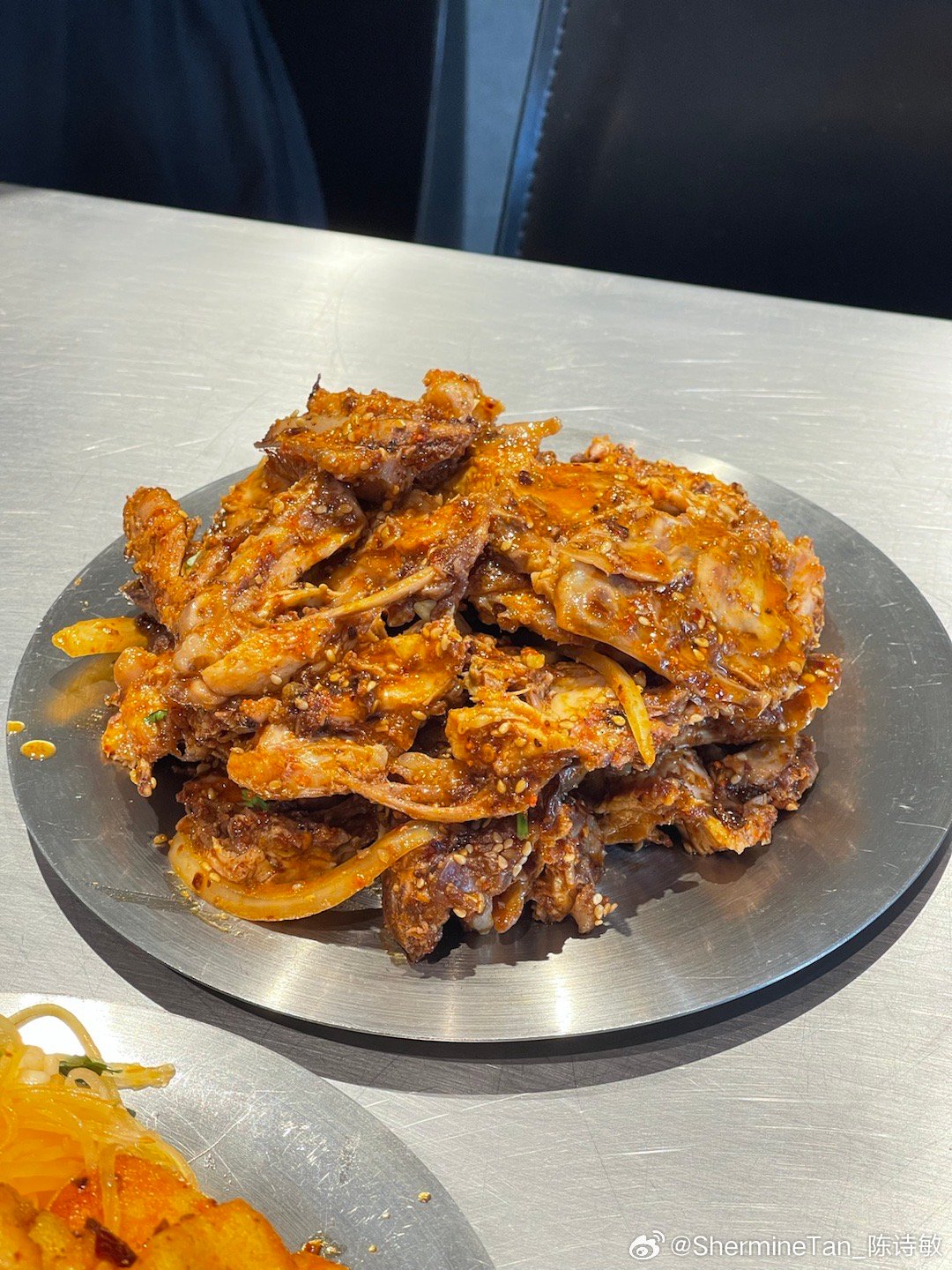 撕拉片走红，拍一张竟需300元的现象解读