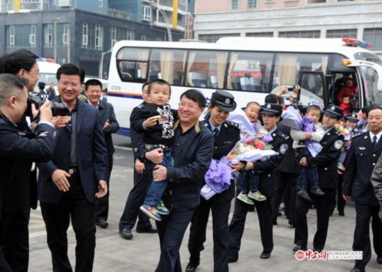 贵州被拐儿童回家，希望之花重新绽放