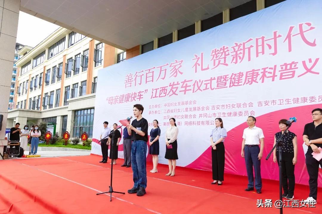 揭秘李佳琦背后的力量，关于李佳琦妈妈姓什么？