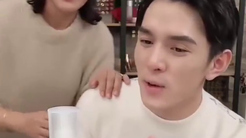 李佳琦妈妈是老师吗？深度解析背后的故事