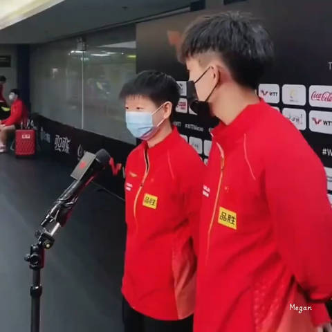 孙颖莎王楚钦采访中的捏脸瞬间，星光下的互动魅力